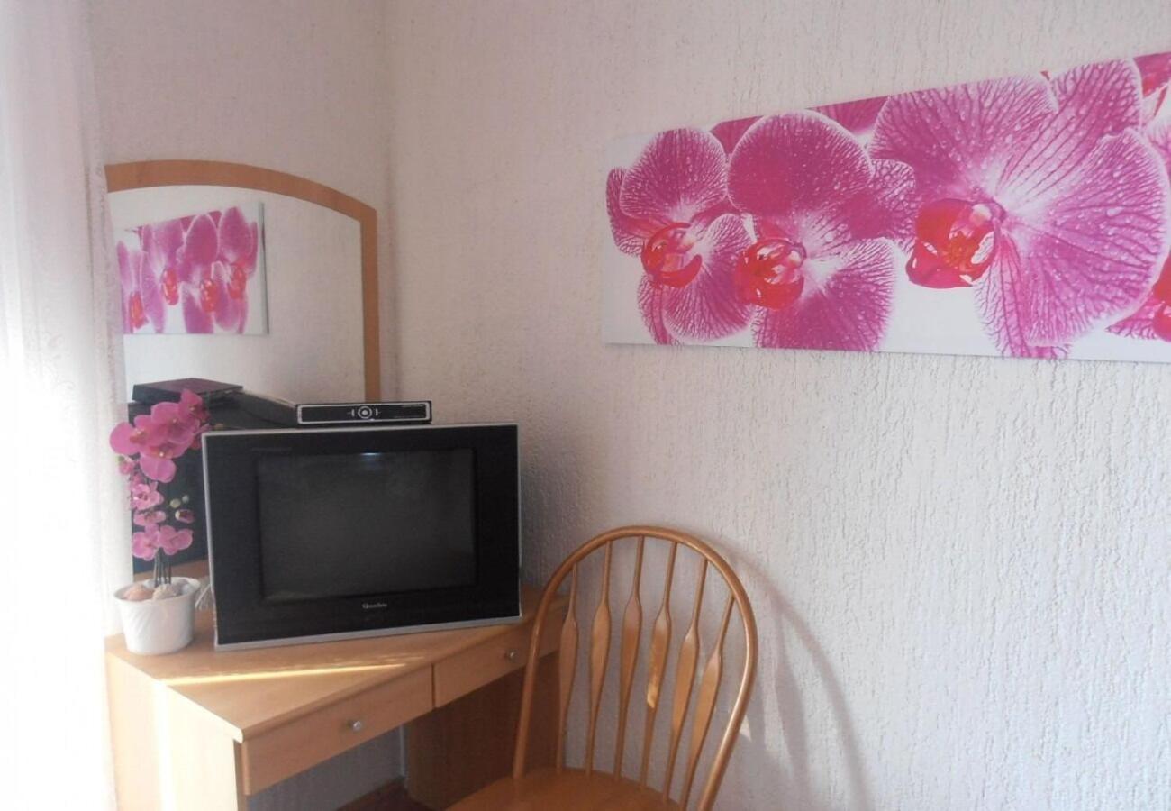 Apartment Dragica Малинска Экстерьер фото
