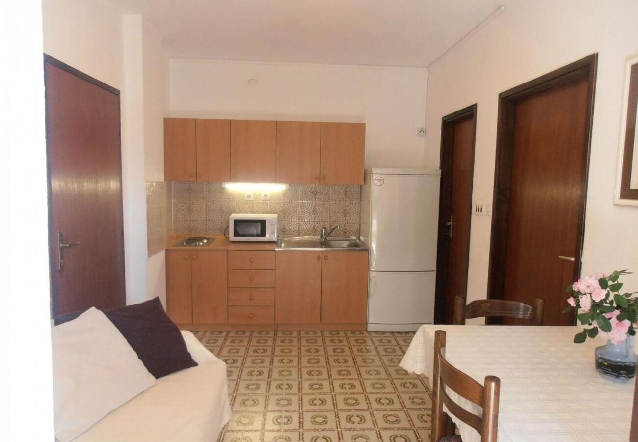 Apartment Dragica Малинска Экстерьер фото