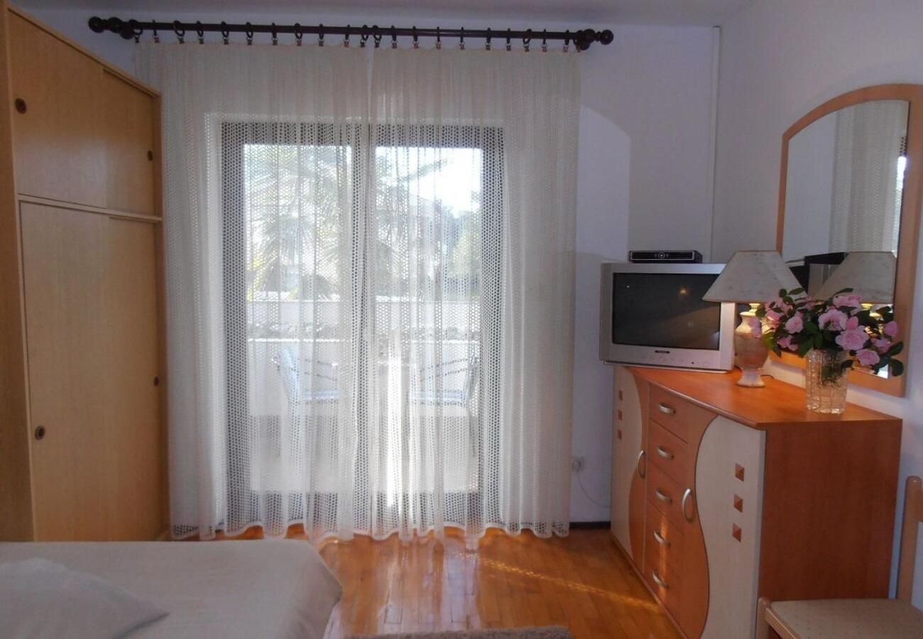 Apartment Dragica Малинска Экстерьер фото