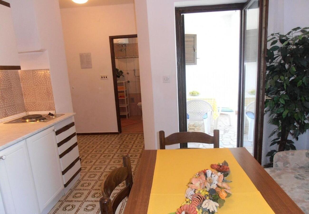 Apartment Dragica Малинска Экстерьер фото